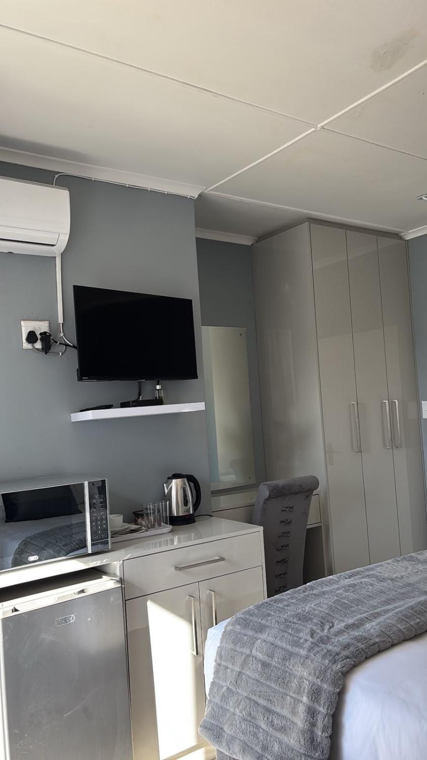 TV and multimedia, Coffee/tea facilities, Kitchen or kitchenette, Bedroom