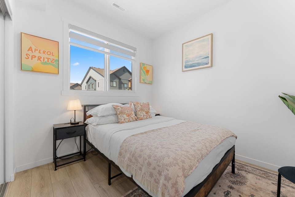 Stylish 2BR 2BT Apt in the Heart of Secord Apartment in Edmonton