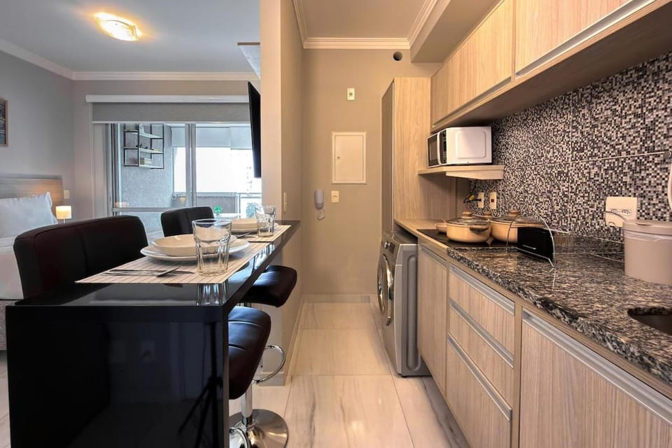 Studio com lava-e-seca, Vaga de Garagem e Piscina Apartment in Sao Paulo City