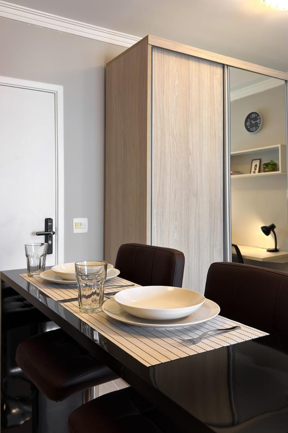 Studio com lava-e-seca, Vaga de Garagem e Piscina Apartment in Sao Paulo City