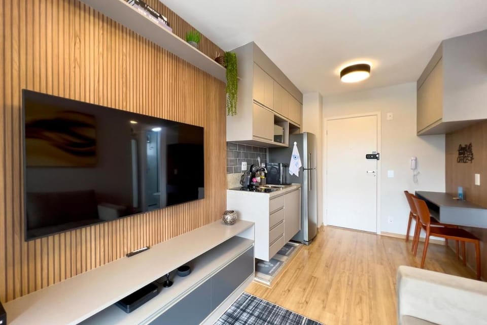 Apê espaçoso com suite | 3min Shopping Ibirapuera Apartment in Sao Paulo City