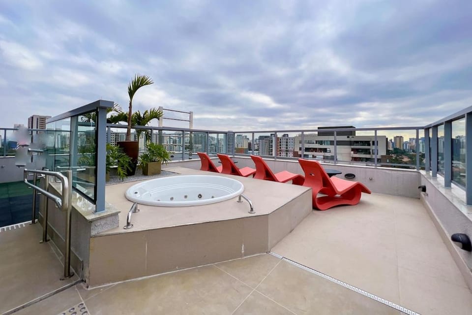 Apê espaçoso com suite | 3min Shopping Ibirapuera Apartment in Sao Paulo City