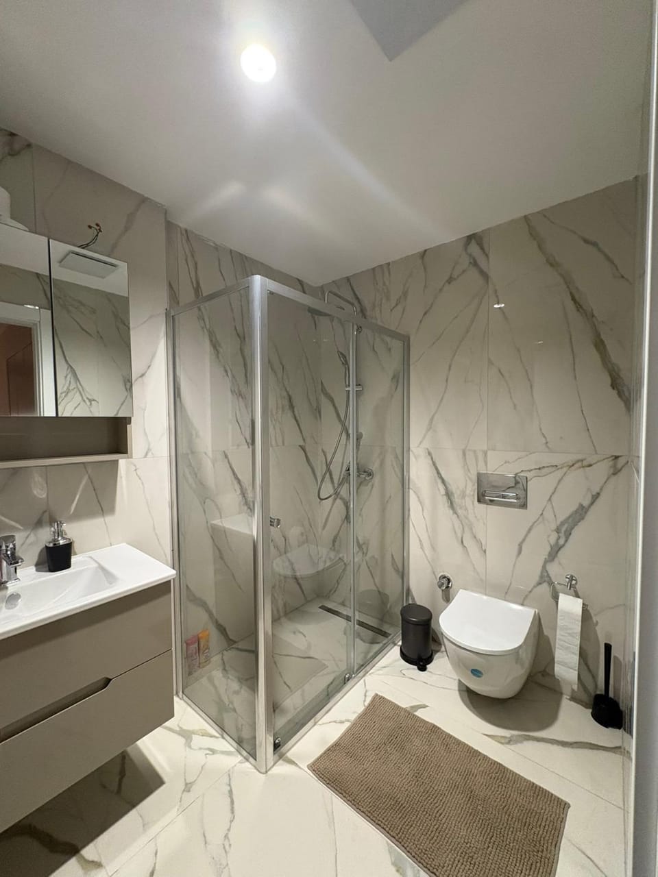 Shower, Toilet, Bathroom, towels