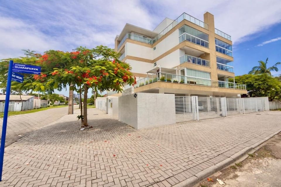 Apê a 600 m do mar em Caiobá, com churrasqueira Apartment in State of Paraná