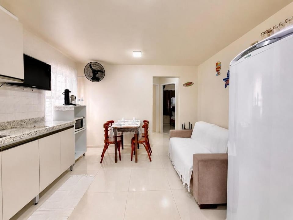 Apto 550 m da praia com ar-cond. e churrasqueira Apartment in State of Paraná