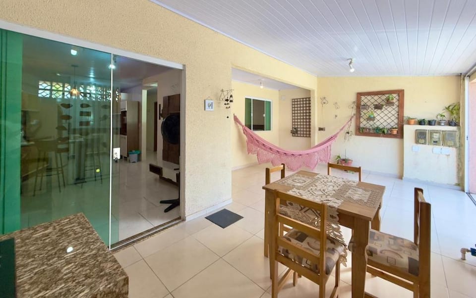 Casa a 500 m da Praia Brava com churrasqueira House in State of Paraná
