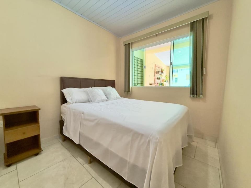 Casa a 500 m da Praia Brava com churrasqueira House in State of Paraná