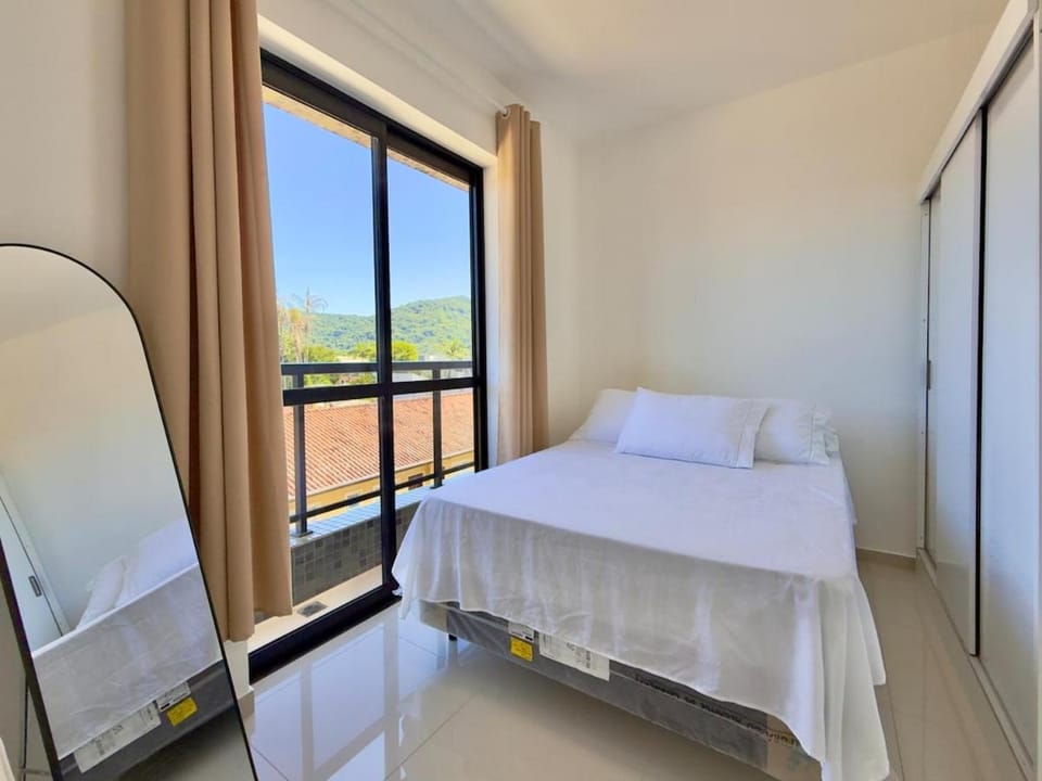 Apto a 650 m do mar com churrasqueira e garagem Apartment in State of Paraná