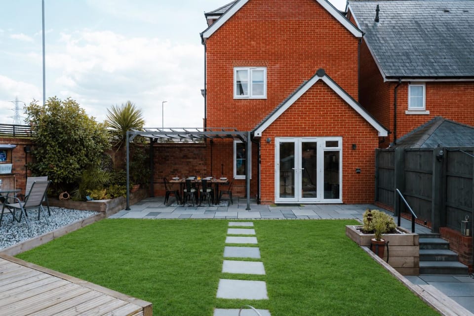 Property building, Spring, Day, Garden
