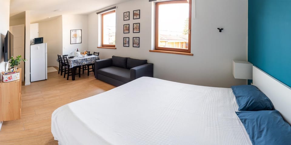 Bed, Living room, Bedroom