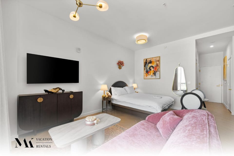 Nomad Residences Wynwood Rooftop Pool & Gym House in Miami