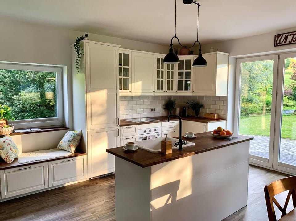 Kitchen or kitchenette, dishwasher, stove