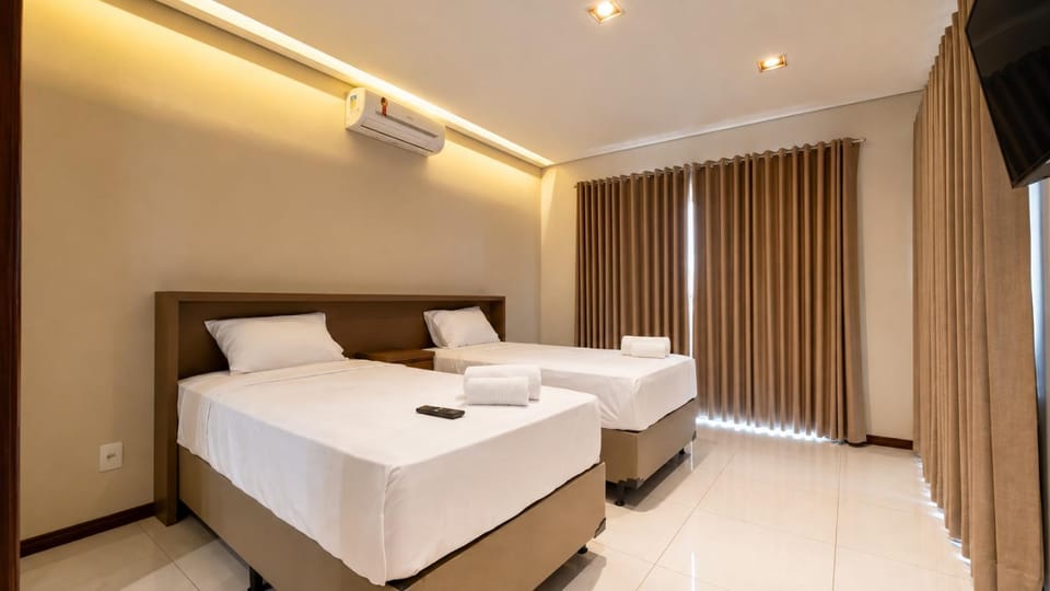 Bed, TV and multimedia, Photo of the whole room, Bedroom, towels, air conditioner