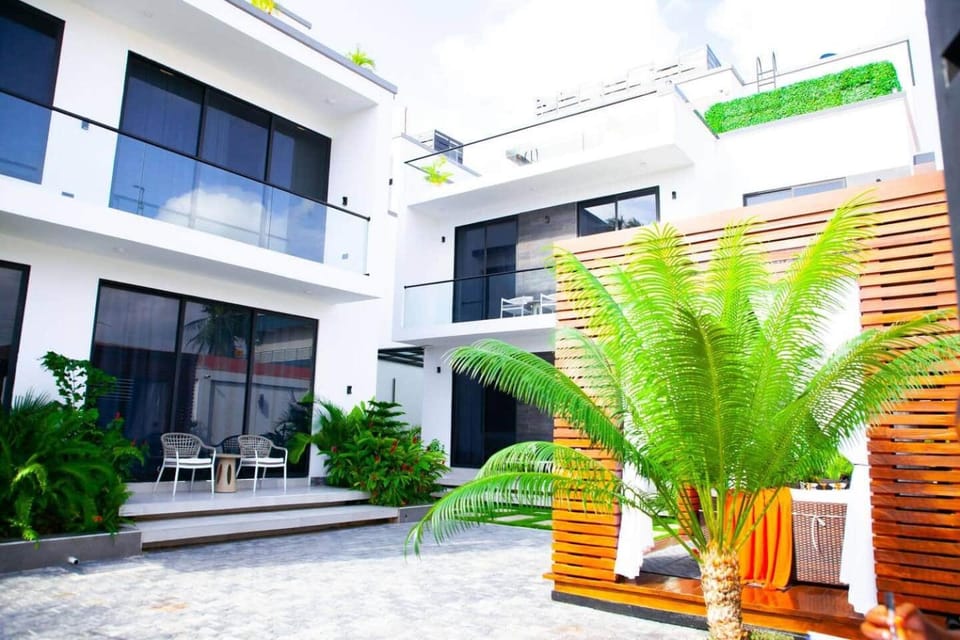New Urban Oasis Apt w/Pool + Hot tub + Gym Apartment in City of Dar es Salaam
