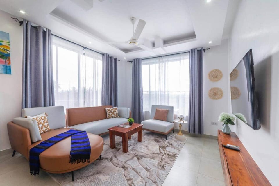 7 - Min Walk to Beach | Pool - KING Bed | Wi-Fi Apartment in Tanzania