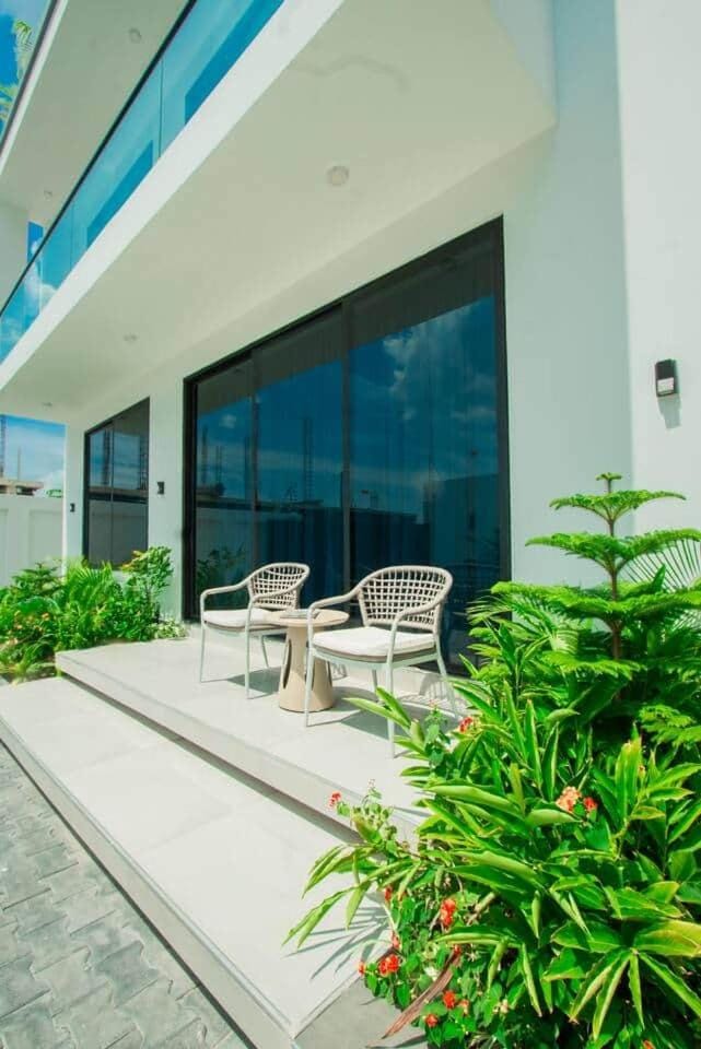 New Luxury Hideaway Wi-Fi + Gym + Pool+ Hot Tub Apartment in City of Dar es Salaam