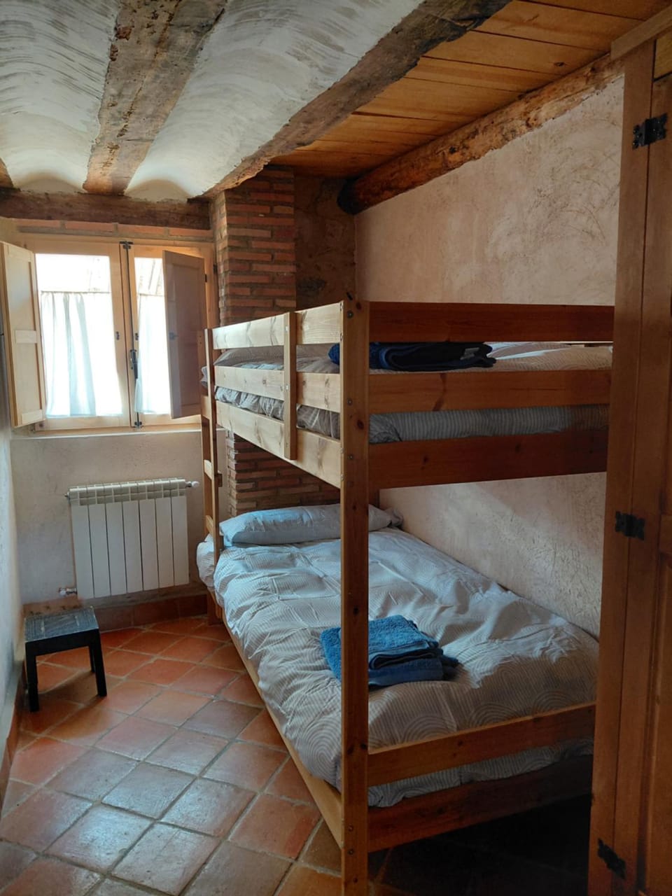 Bedroom, bunk bed