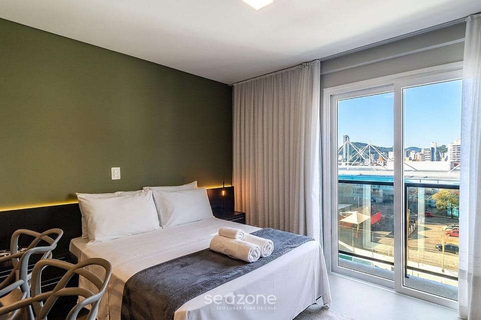 Bed, View (from property/room), Balcony/Terrace, Bedroom, City view