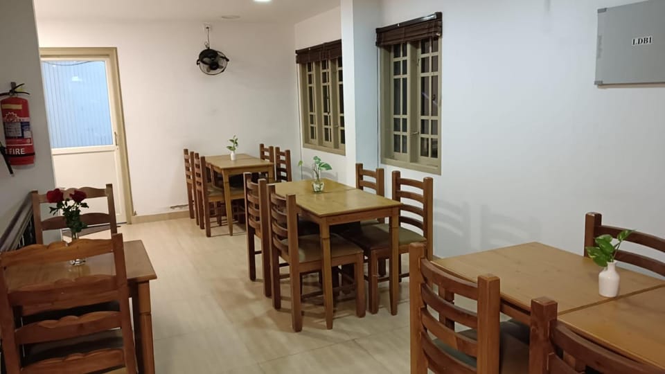 Seating area, Dining area