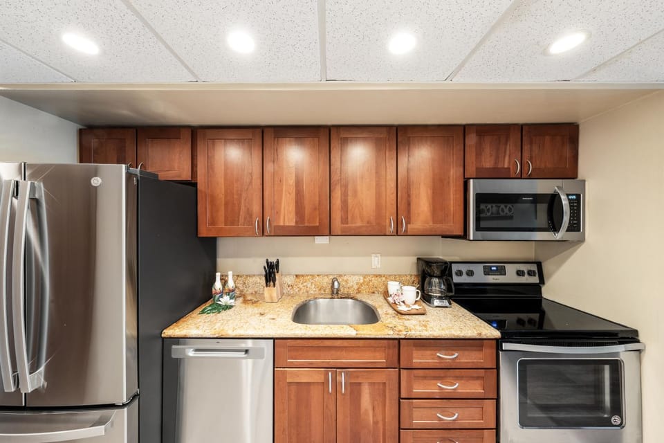 Upscale Golf Course Condo Central AC, Pools, Hot Tubs, Exclusive Beach Cabana - Eldorado A108 House in Kaanapali