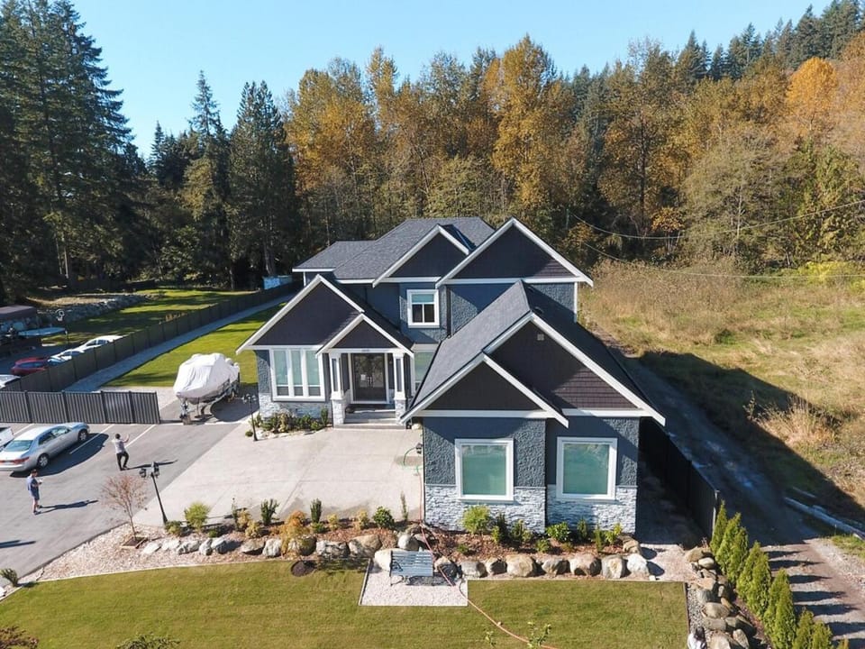 Spacious Private Villa in Metro Vancouver 10 mins to Shopping Centre Villa in Pitt Meadows