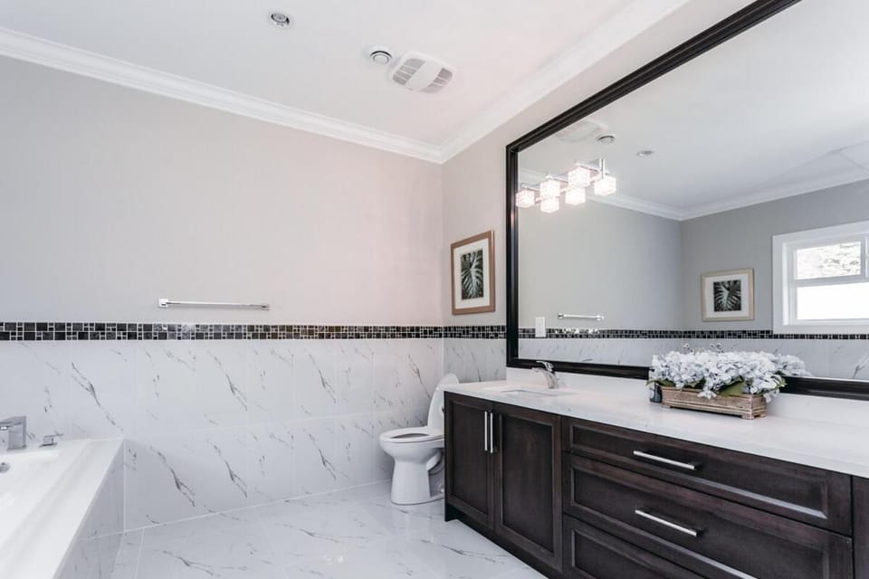 Spacious Private Villa in Metro Vancouver 10 mins to Shopping Centre Villa in Pitt Meadows