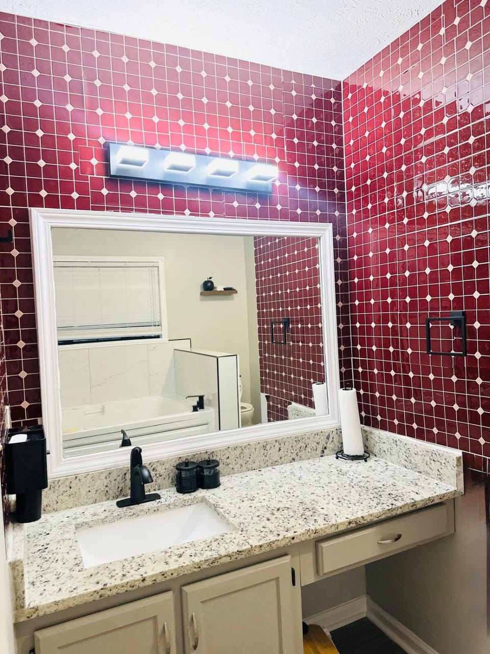 Retro Lux Retreat 2BR w Office and Patio Villa in Stockbridge