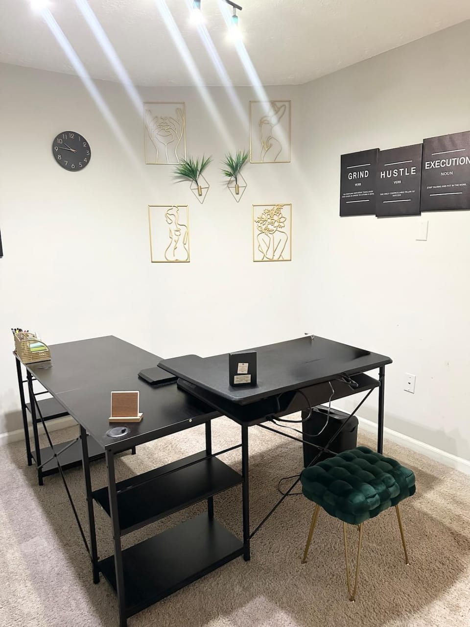 Retro Lux Retreat 2BR w Office and Patio Villa in Stockbridge