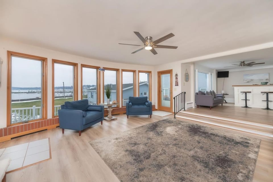 Waterfront Sodus Gem Dock Game Loft Bay View House in Sodus Point