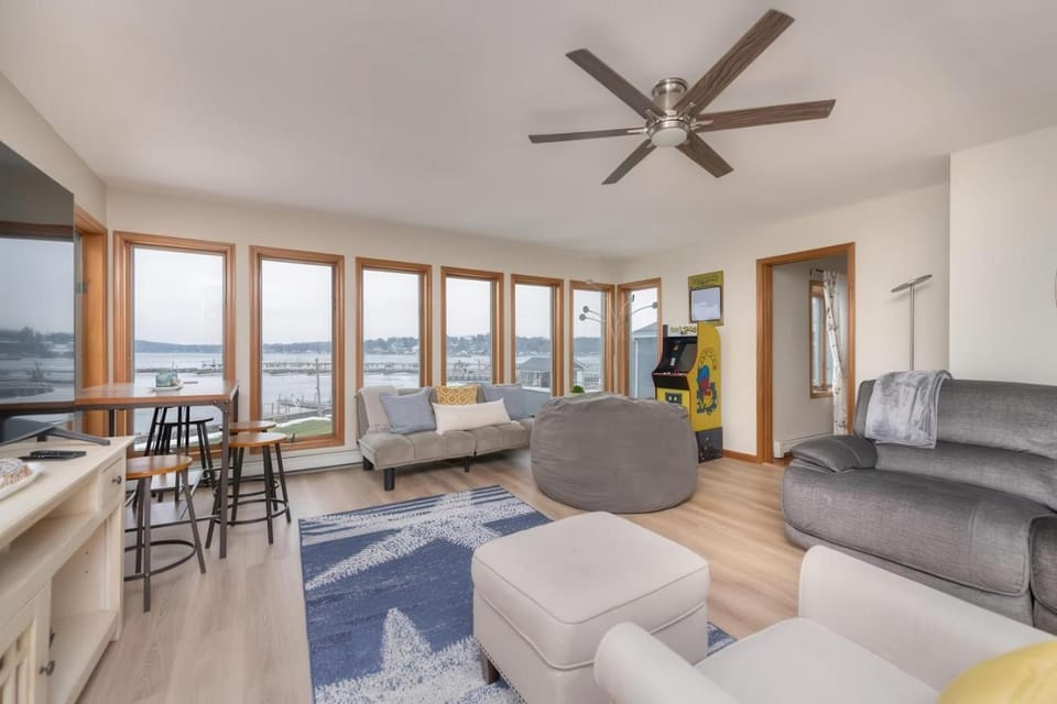 Waterfront Sodus Gem Dock Game Loft Bay View House in Sodus Point