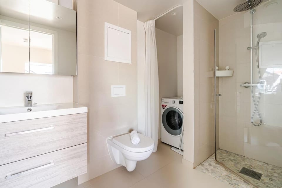 Shower, Bathroom, washing machine
