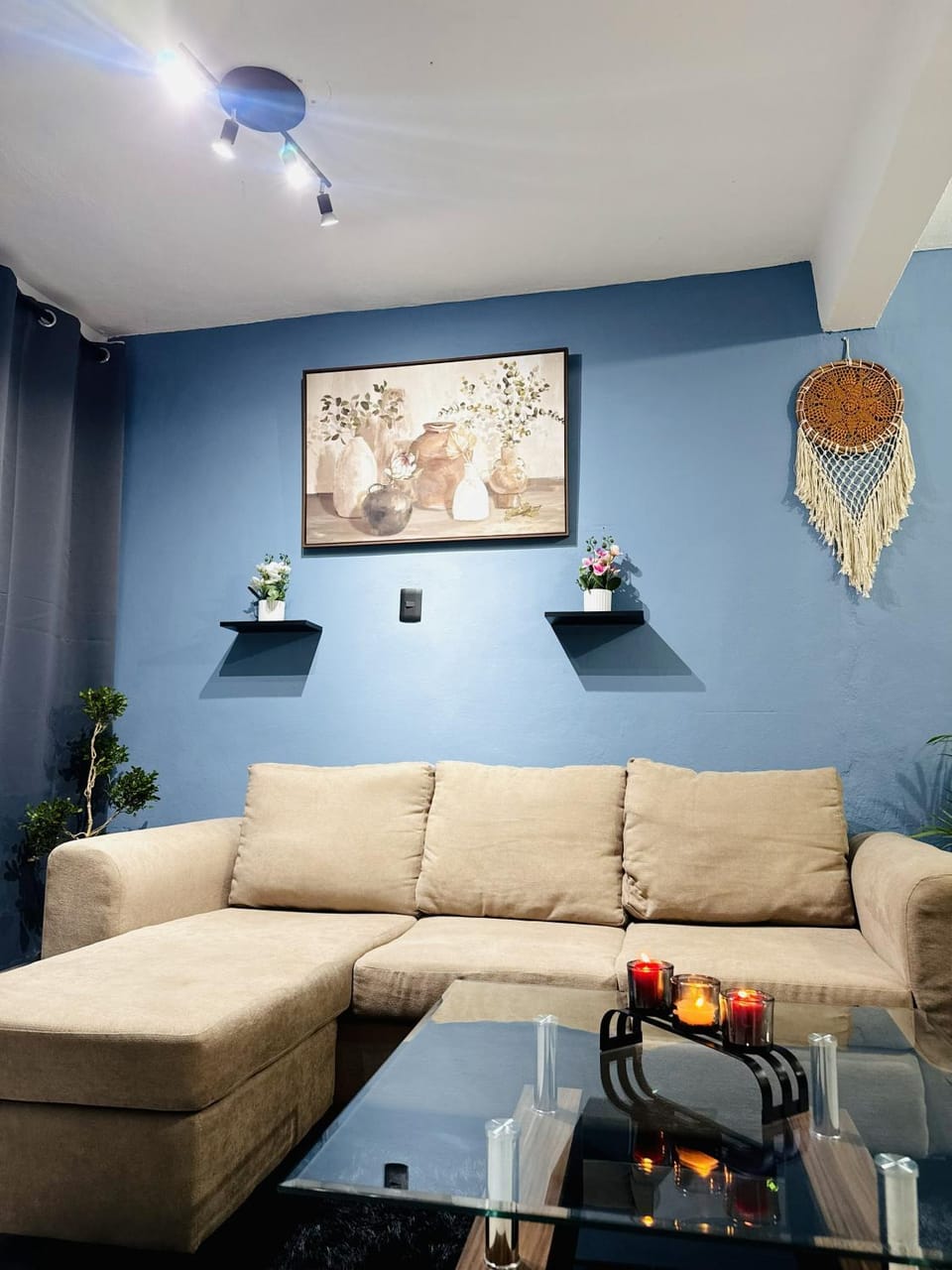 TV and multimedia, Living room, Seating area, air conditioner