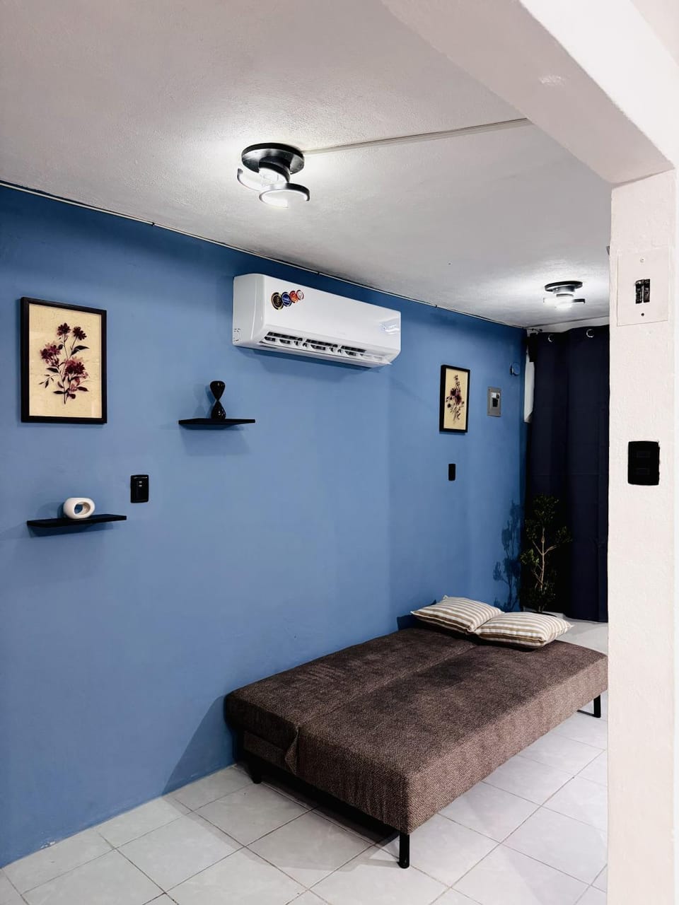 Bed, air conditioner