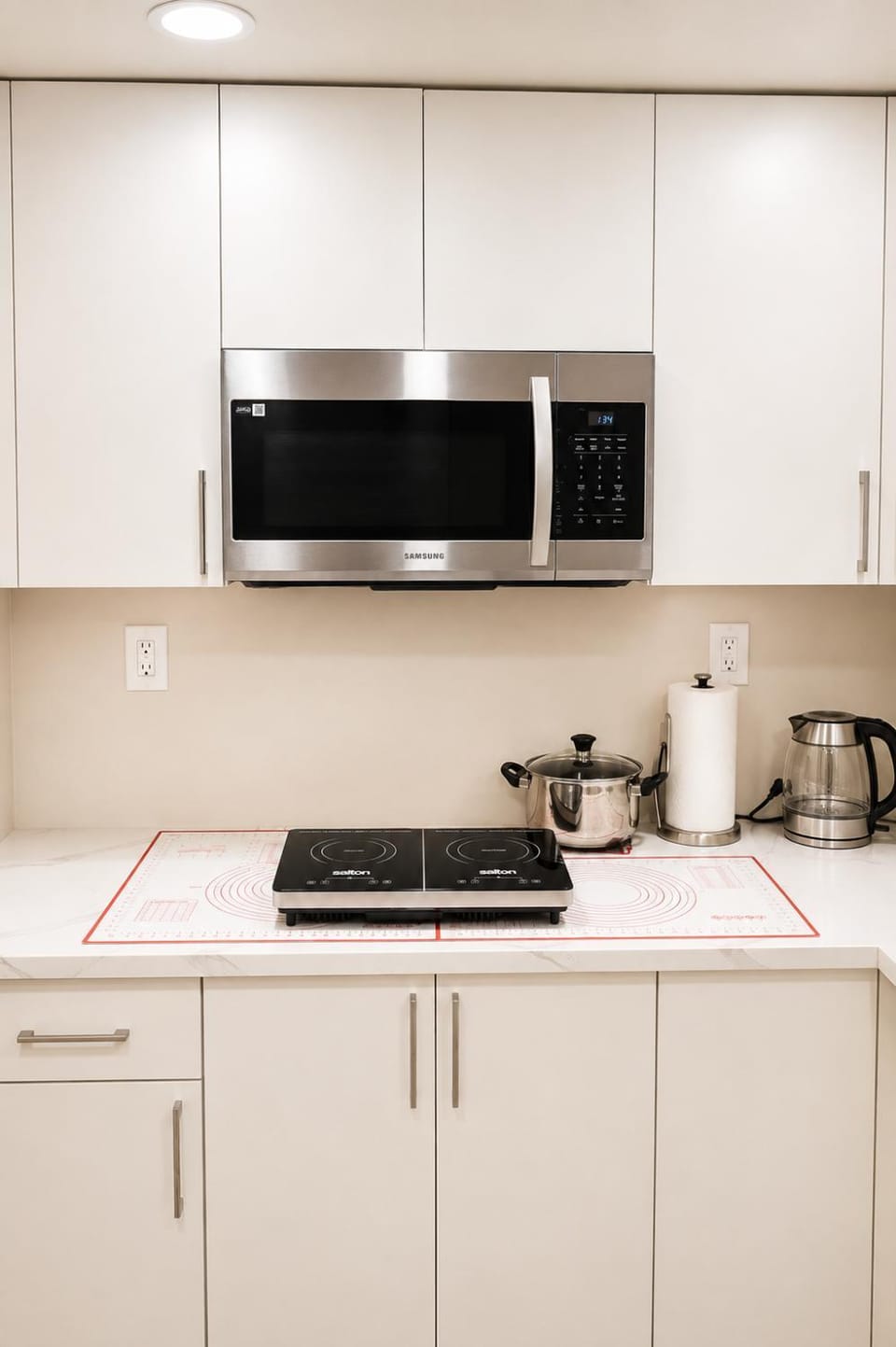 Coffee/tea facilities, Kitchen or kitchenette, stove, toaster