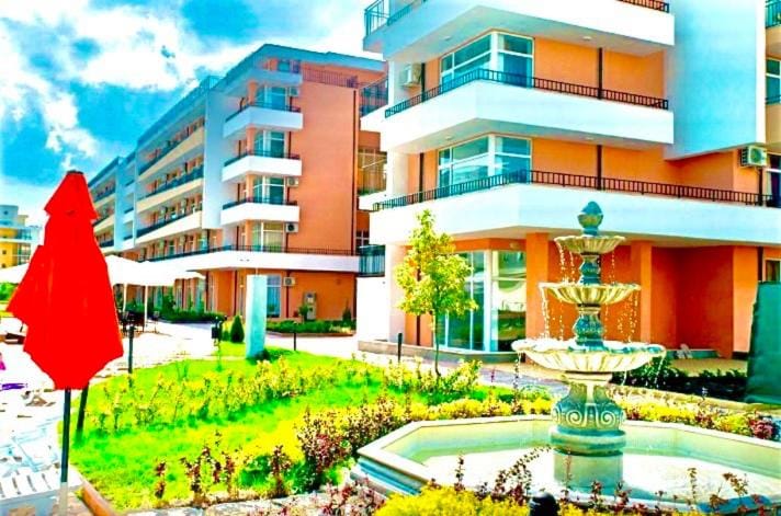 Property building, Day, Natural landscape, Garden, Garden view
