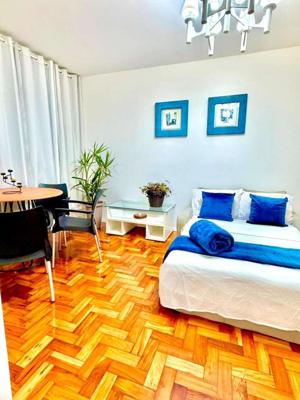Bed, Living room, Seating area