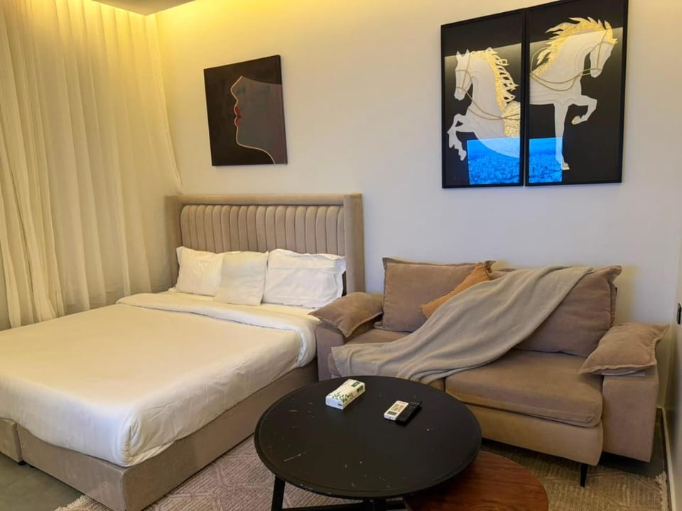 Bed, Photo of the whole room, Seating area