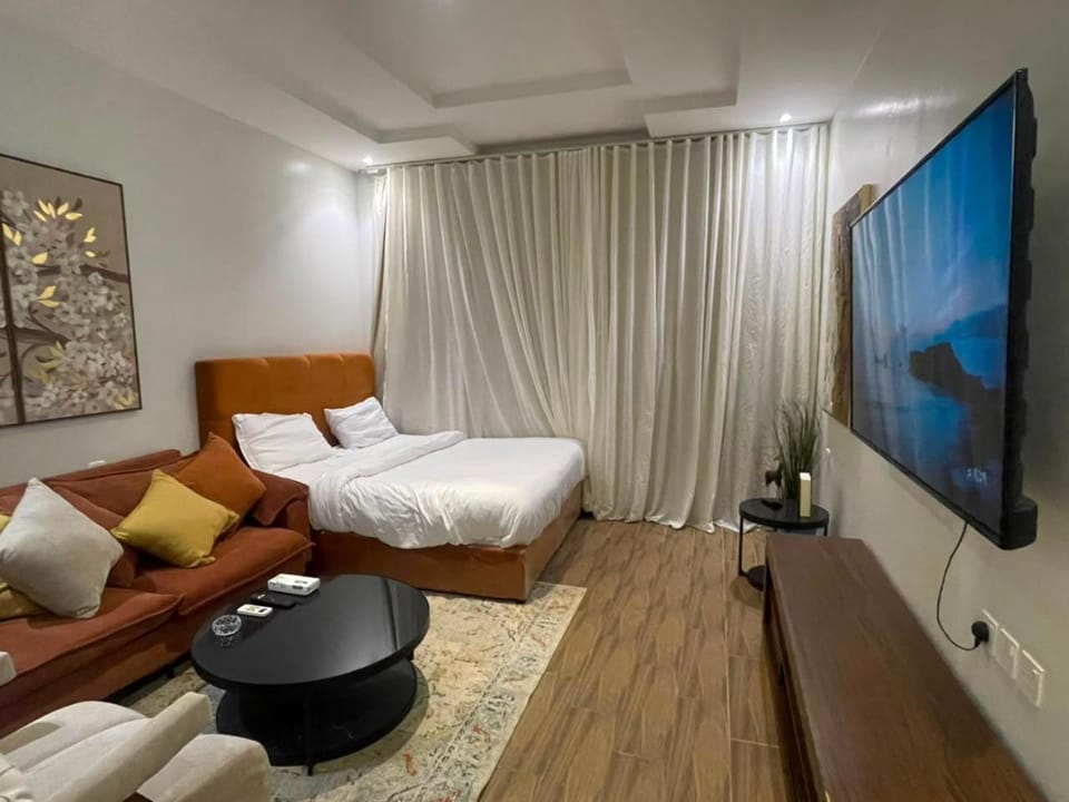 Communal lounge/ TV room, TV and multimedia, Living room, Photo of the whole room, Evening entertainment, Bedroom