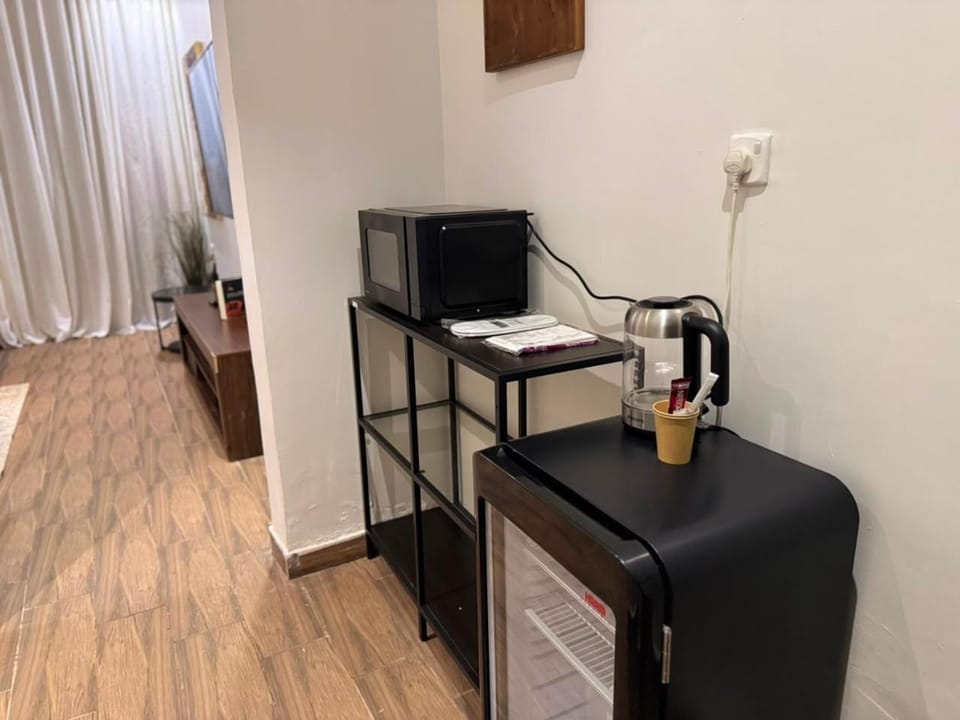 Coffee/tea facilities, Lounge or bar, minibar, oven