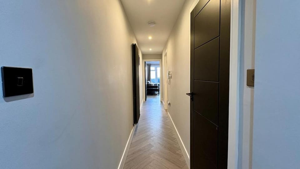 Chic Upper Richmond Road Flat Apartment in Richmond