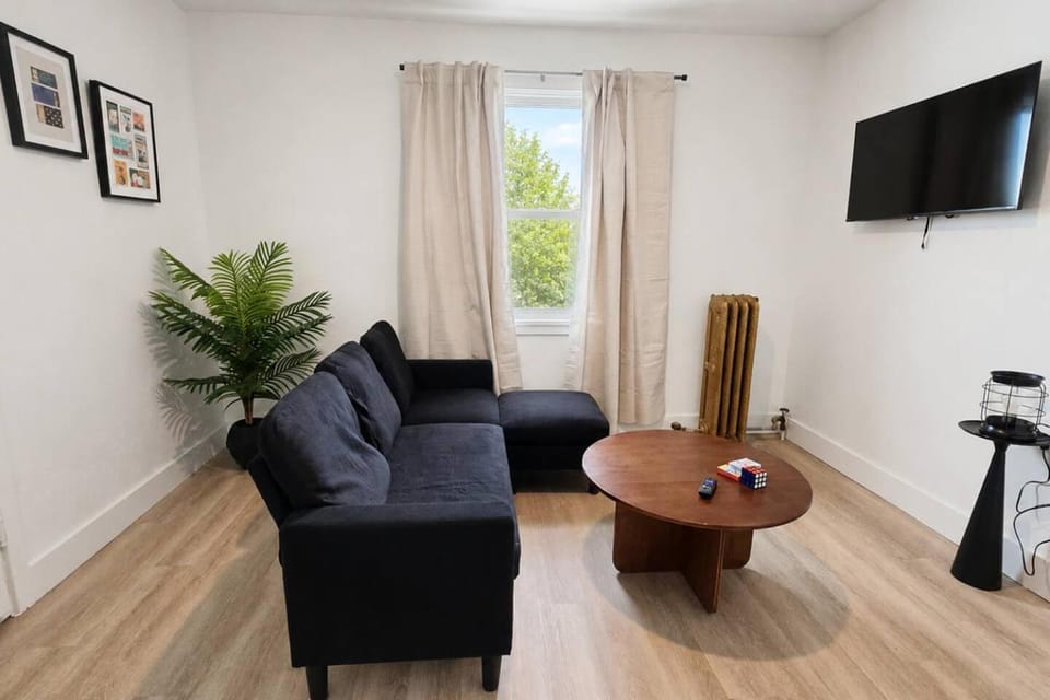 Room 309 - Modern Comfort at The Historic George Apartment in Klamath Falls
