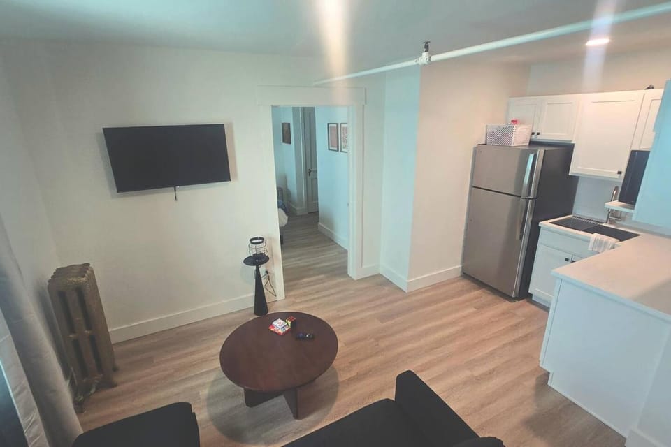 Room 309 - Modern Comfort at The Historic George Apartment in Klamath Falls