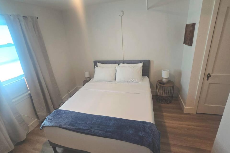 Room 309 - Modern Comfort at The Historic George Apartment in Klamath Falls