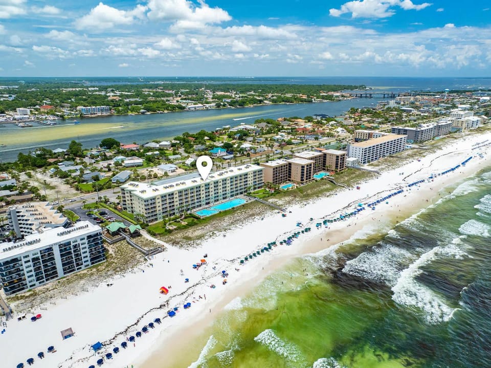 Gulf View Condo with Shared Pool & Beach Access House in Okaloosa Island