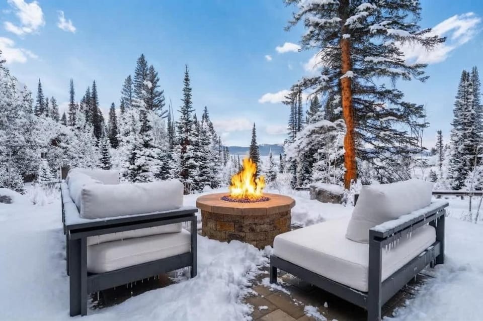 Luxury Mountain Estate-Hot Tub Fly Fishing Fraser River House in Fraser