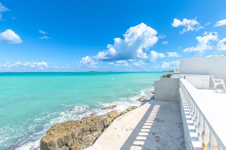 Caprice 5 - 3BR Oceanfront Villa with Pool Villa in Nassau