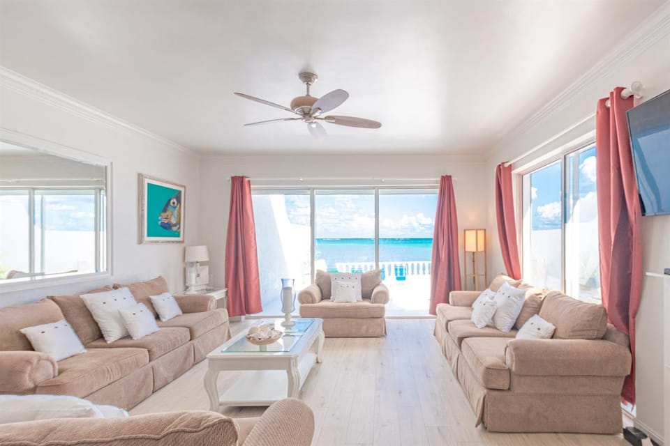 Caprice 5 - 3BR Oceanfront Villa with Pool Villa in Nassau