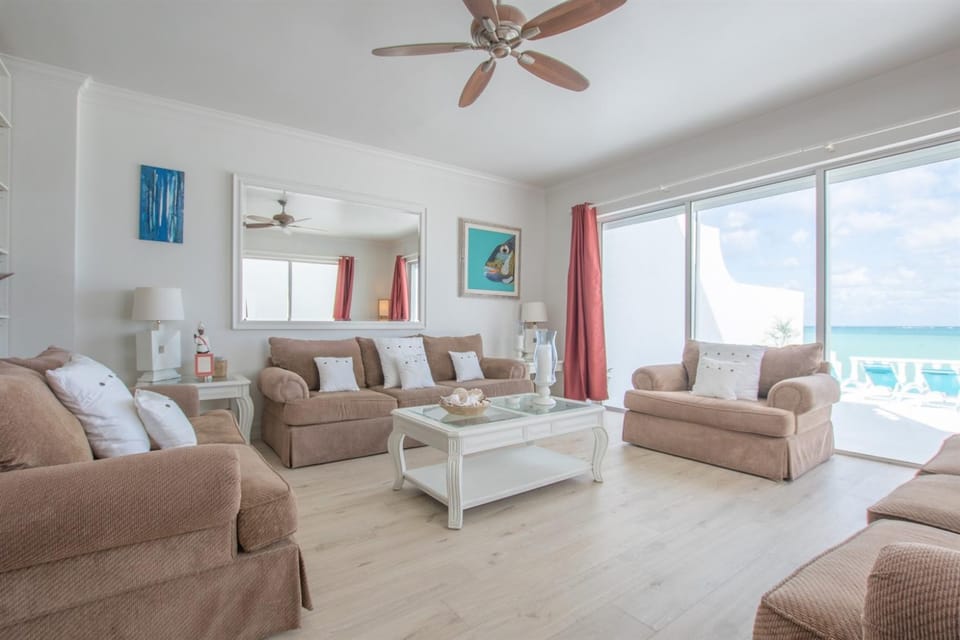 Caprice 5 - 3BR Oceanfront Villa with Pool Villa in Nassau