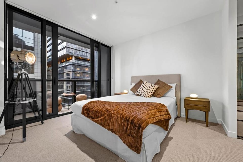 Heritage Luxe 3BR · Private Floor · Gym Apartment in Melbourne