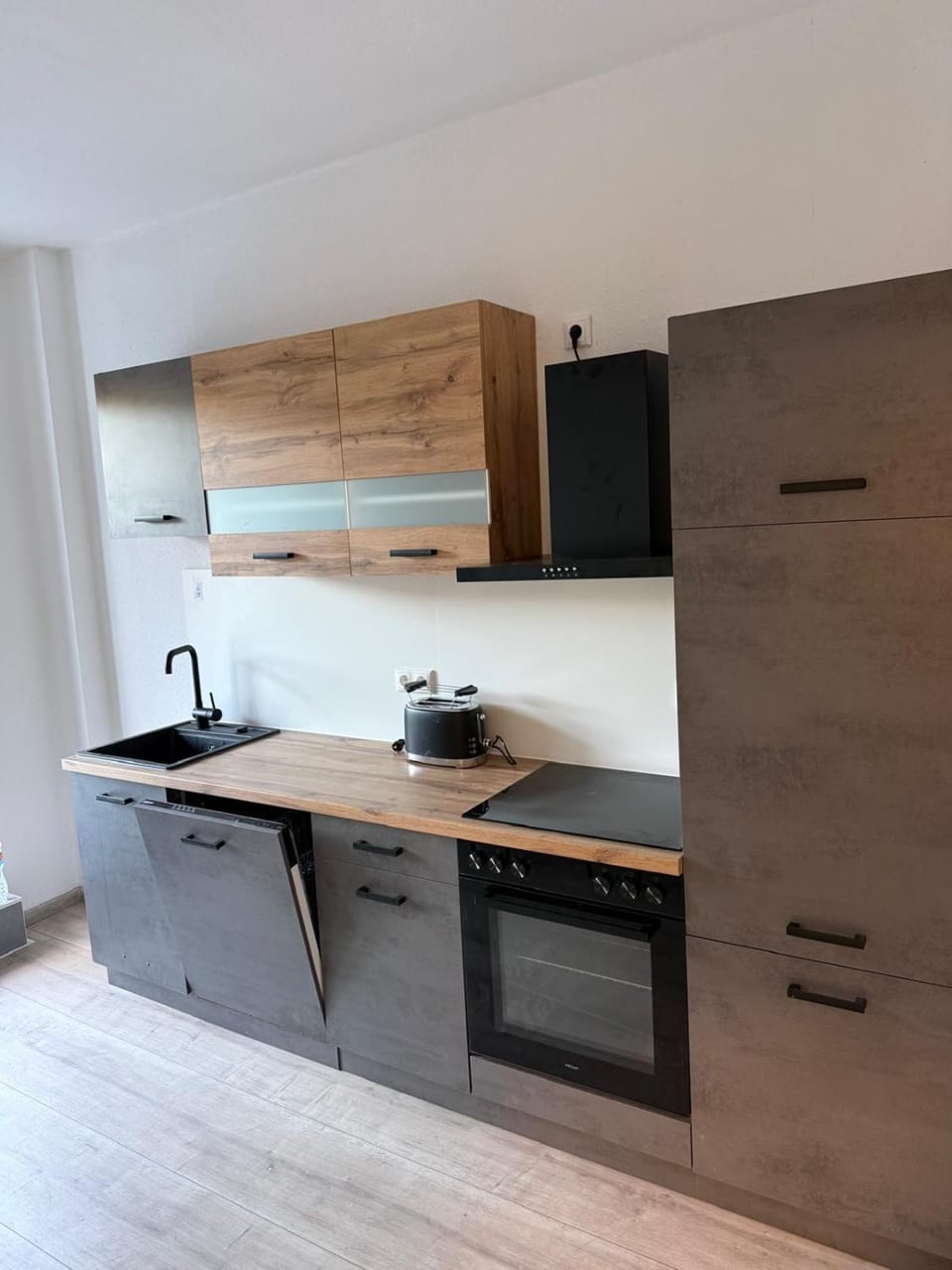 Kitchen or kitchenette, oven